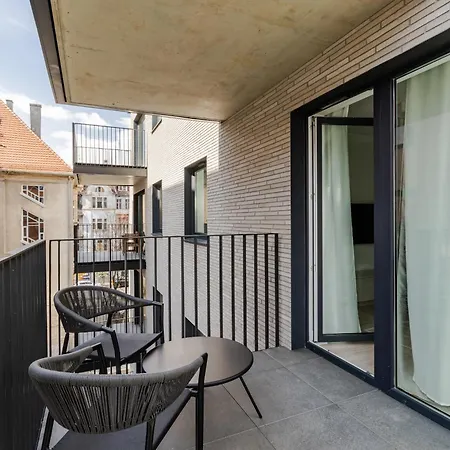 Nowoczesny Very Berry W Poznaniu Z Parkingiem I Biurkiem By Renters