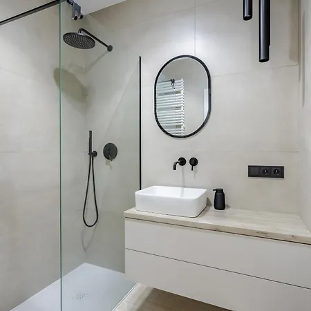 Apartamento Nowoczesny Very Berry W Poznaniu Z Parkingiem I Biurkiem By Renters
