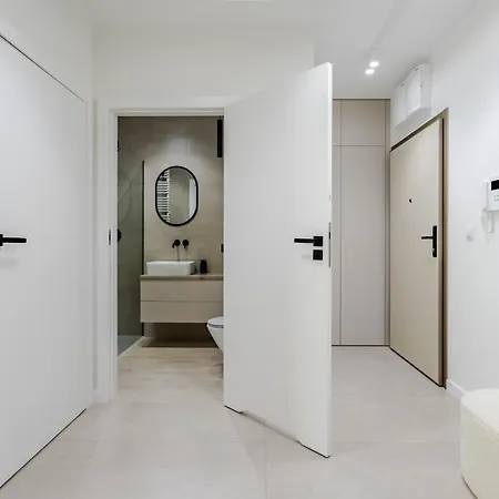 Apartamento Nowoczesny Very Berry W Poznaniu Z Parkingiem I Biurkiem By Renters