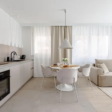 Apartmán Nowoczesny Very Berry W Poznaniu Z Parkingiem I Biurkiem By Renters Poznaň