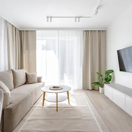 Appartement Nowoczesny Very Berry W Poznaniu Z Parkingiem I Biurkiem By Renters