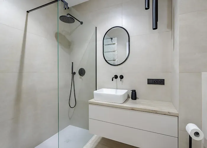 Apartment Nowoczesny Very Berry W Poznaniu Z Parkingiem I Biurkiem By Renters