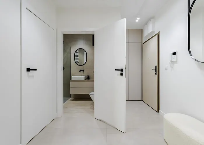 Apartment Nowoczesny Very Berry W Poznaniu Z Parkingiem I Biurkiem By Renters