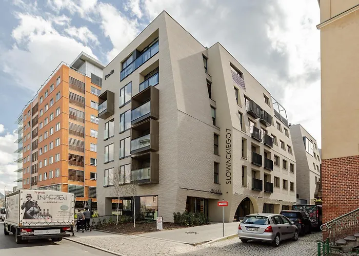 Nowoczesny Very Berry W Poznaniu Z Parkingiem I Biurkiem By Renters Poznań