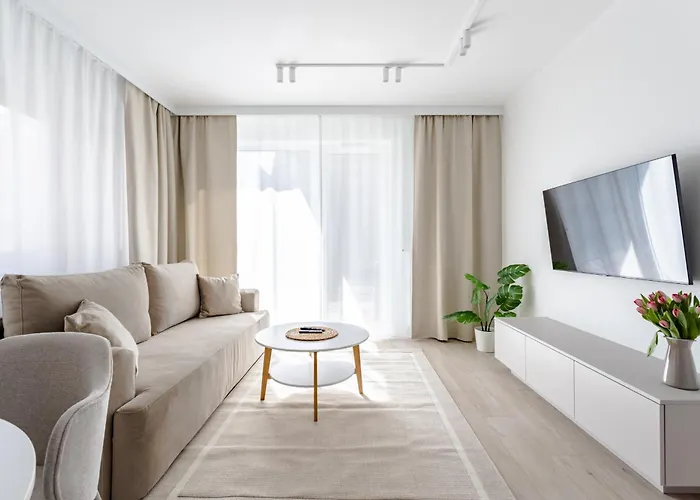 Apartment Nowoczesny Very Berry W Poznaniu Z Parkingiem I Biurkiem By Renters